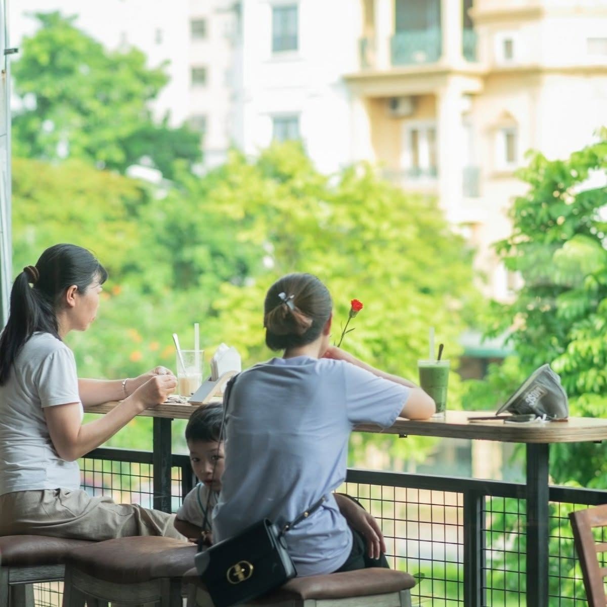 Ban công cafe Green Hub
